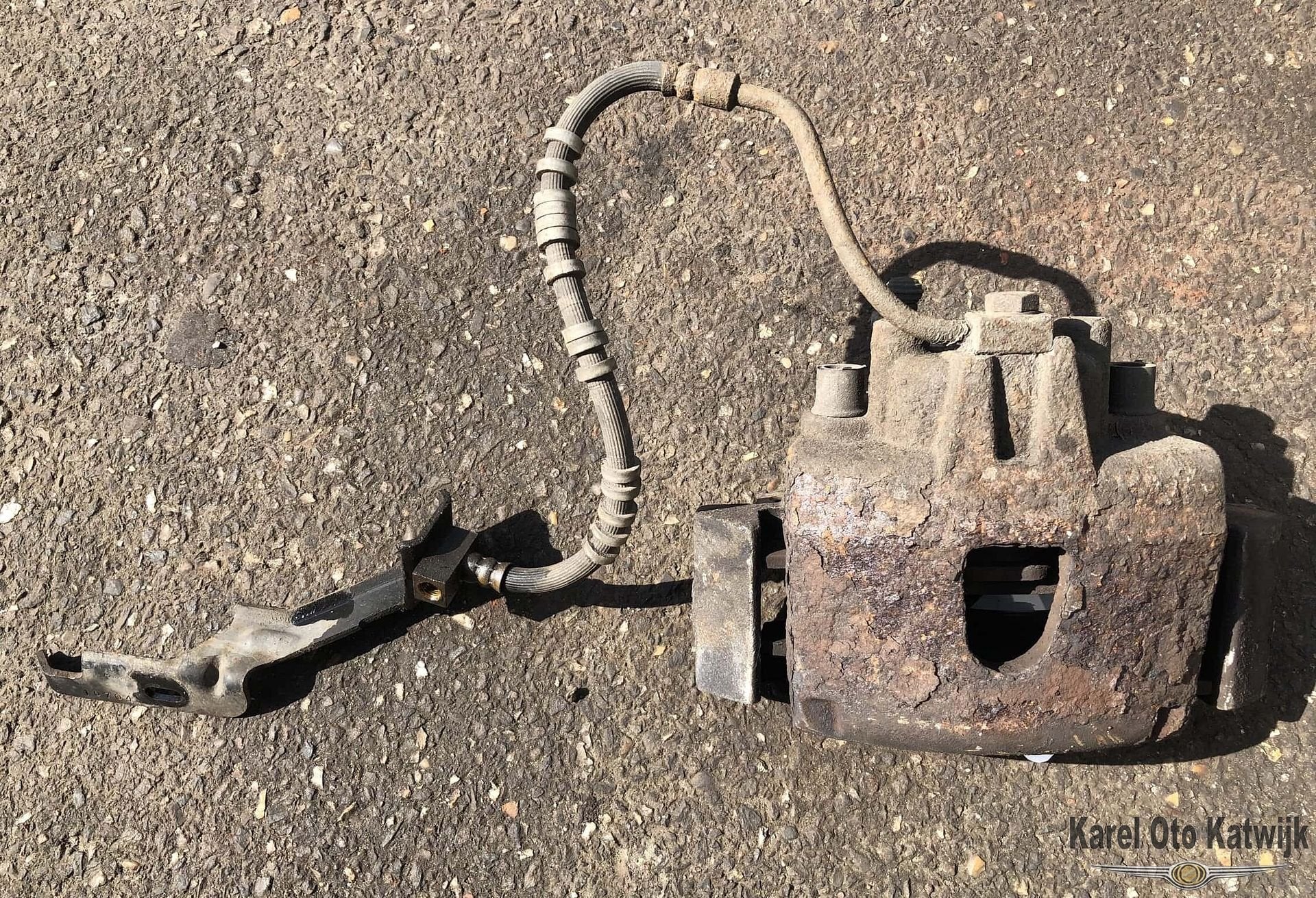 Remklauw Links Vóór Chrysler Voyager / Grand Voyager 2004-20, Gebruikt, -, -, Ophalen of Verzenden