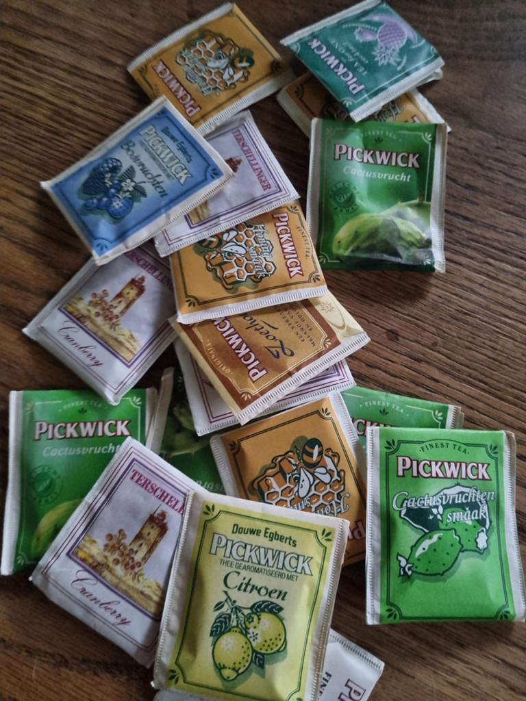 Oude Pickwick en Terschellinger theezakjes, Hobby en Vrije tijd, Theezakjes, Ophalen of Verzenden, Theezakje(s), Vol