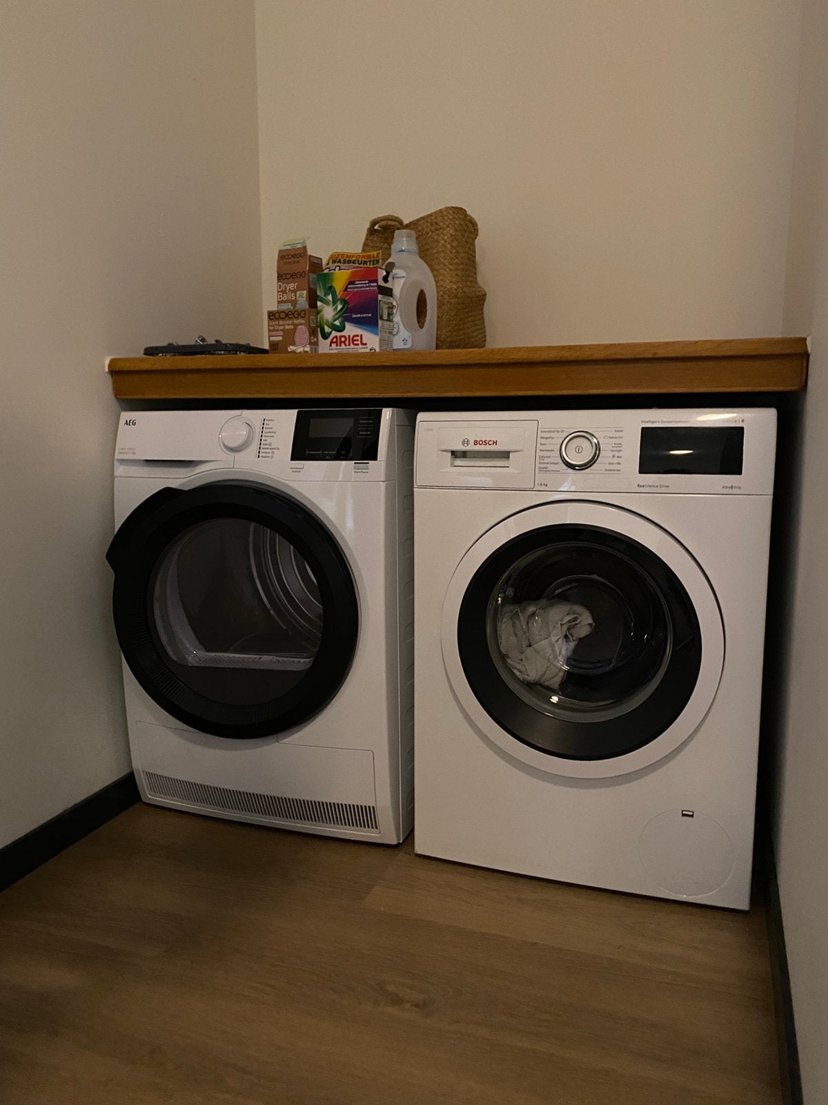 Bosch wasmachine en AEG warmtepompdroger, Ophalen, 1200 tot 1600 toeren, Minder dan 85 cm, 8 tot 10 kg