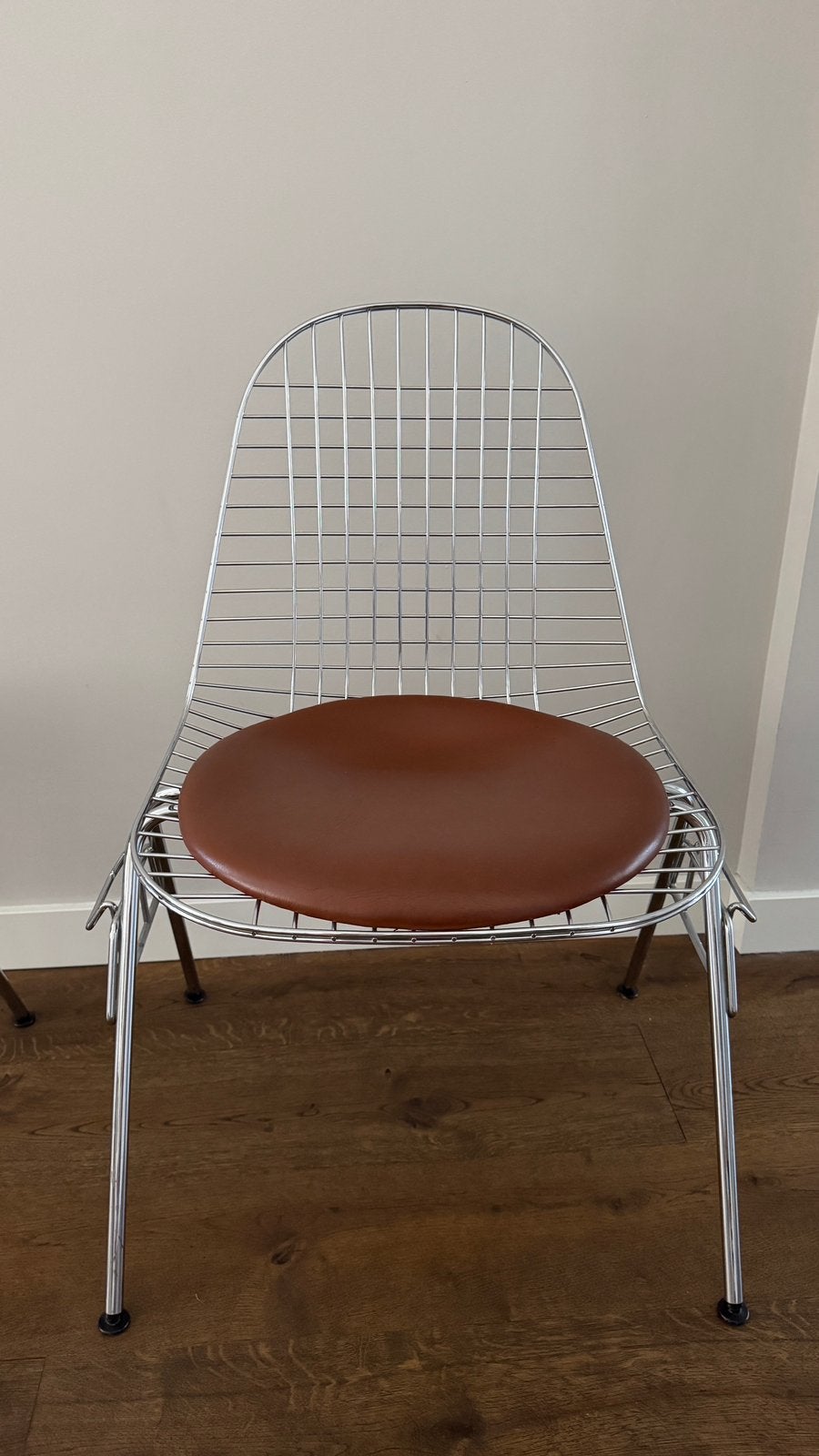 Vitra Eames Wire Chair set met cognac zitting, Ophalen, Gebruikt, Twee, Grijs