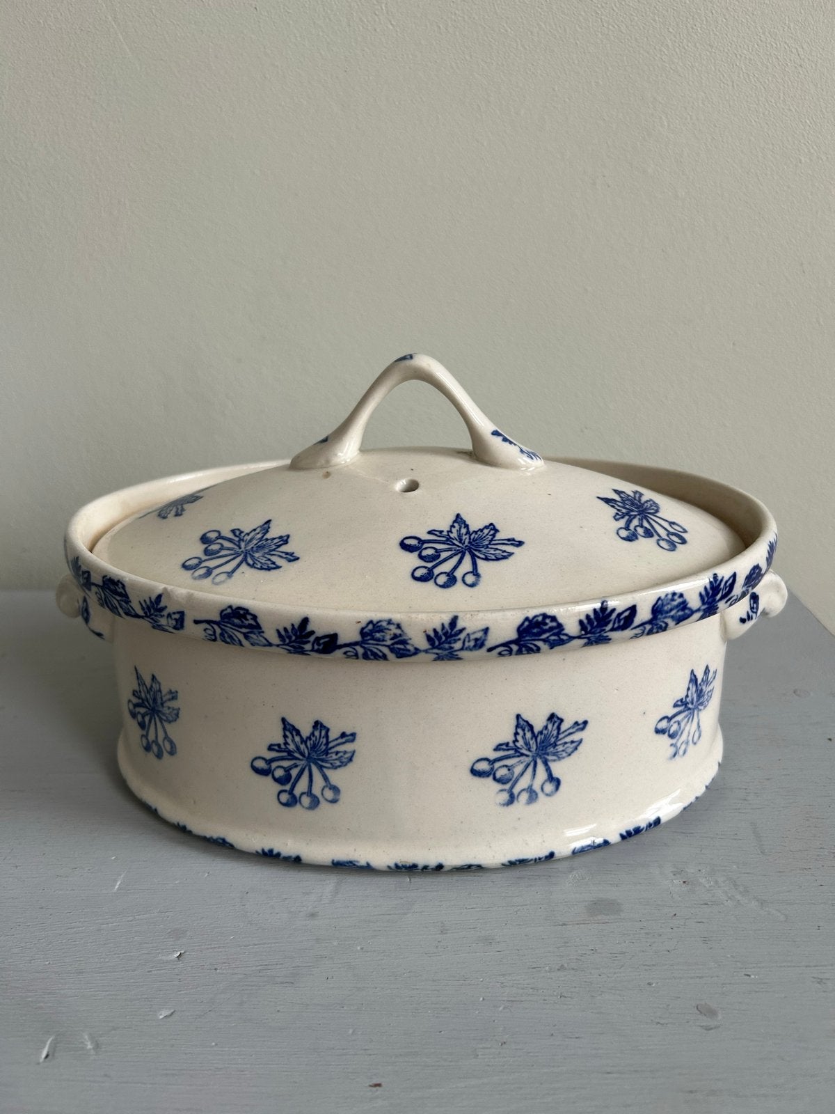 Antieke Franse patéschaal met deksel, blauw decor, Ophalen