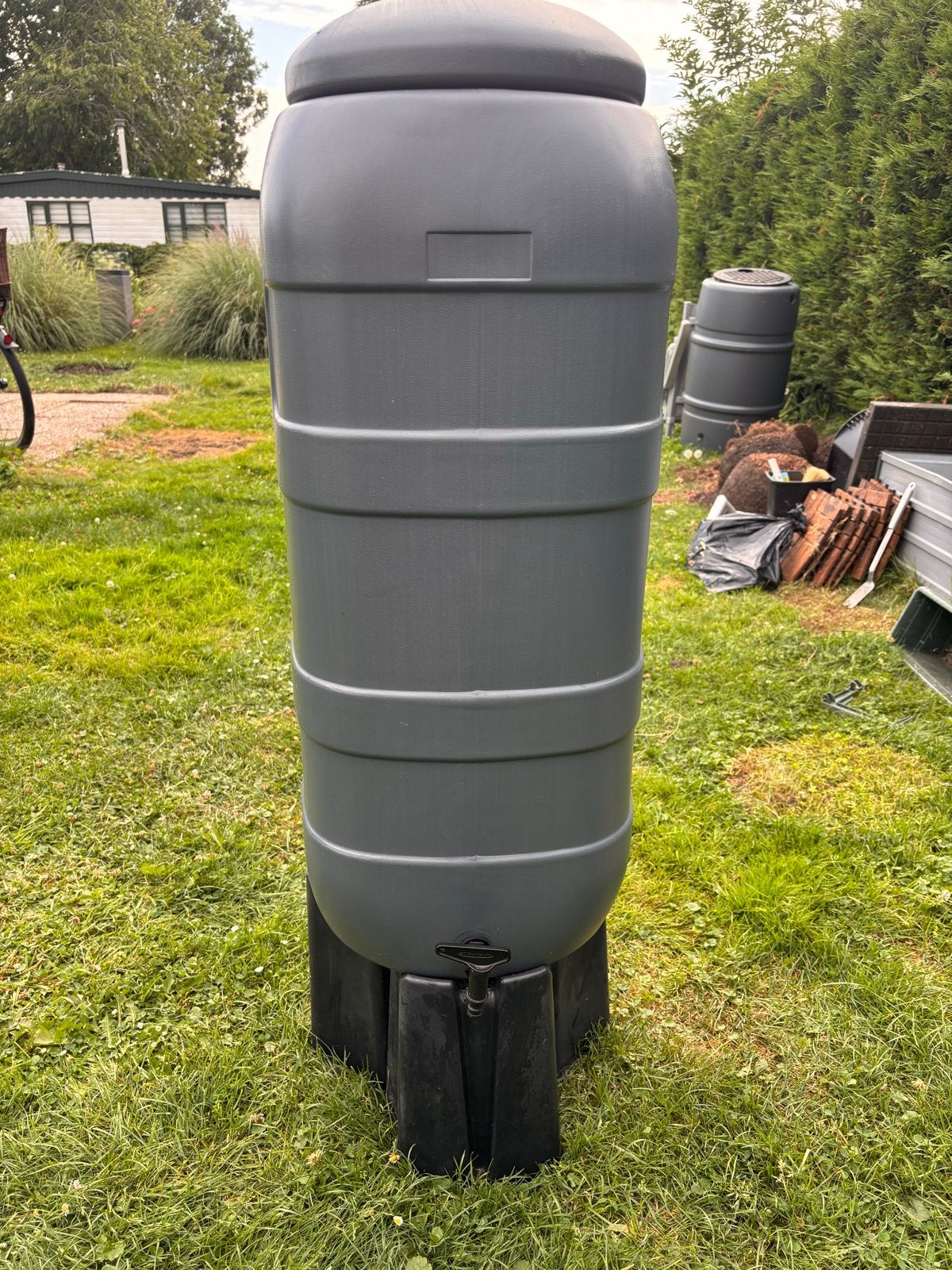 4 x Regenton 100L met kraantje en voet, Tuin en Terras, Ophalen, Kunststof, Gebruikt, Met kraantje