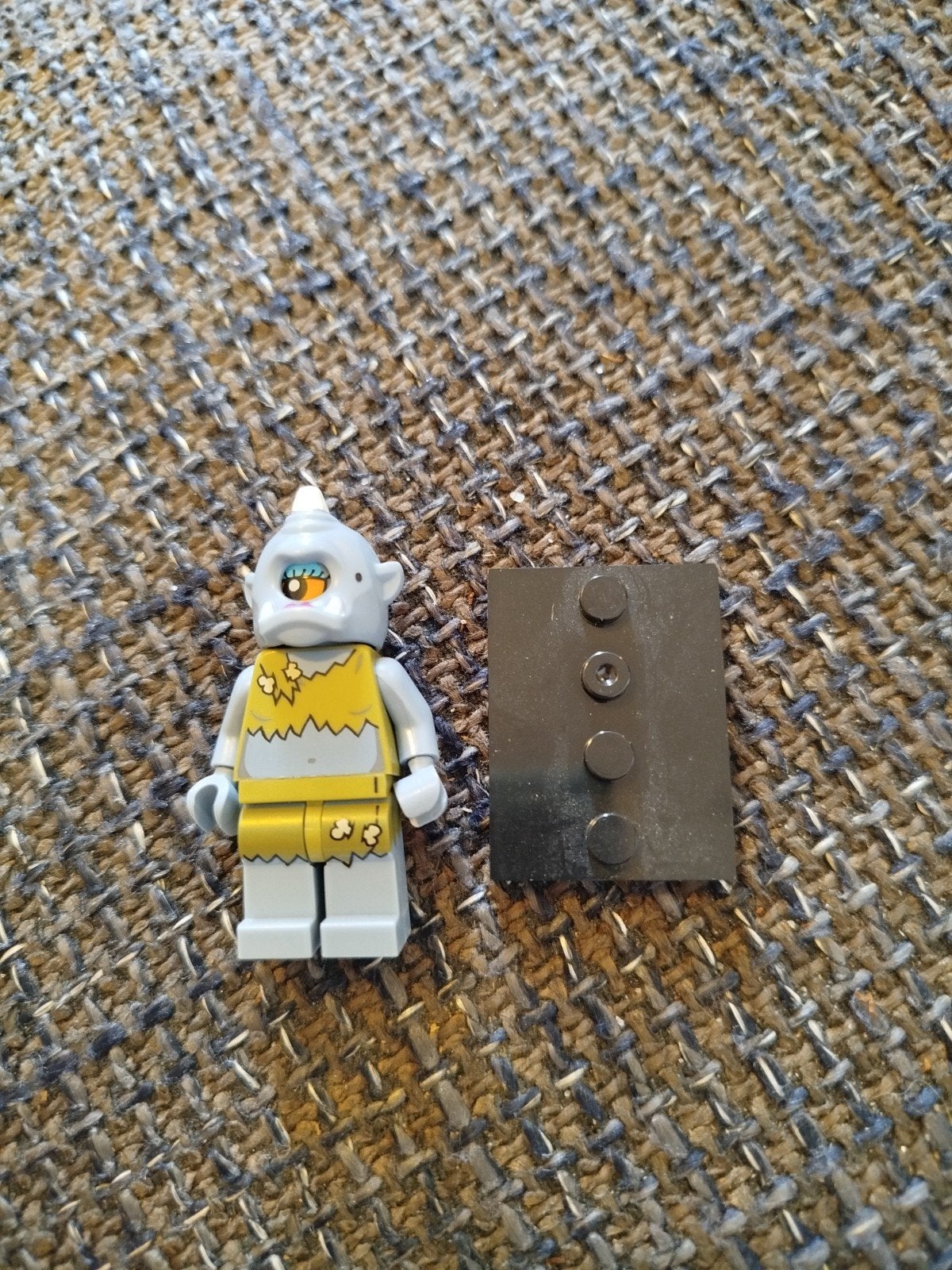 Lego Minifiguur Cyclops uit serie 9 met grondplaat, Gebruikt, Lego, Ophalen of Verzenden, Minifiguren serie
