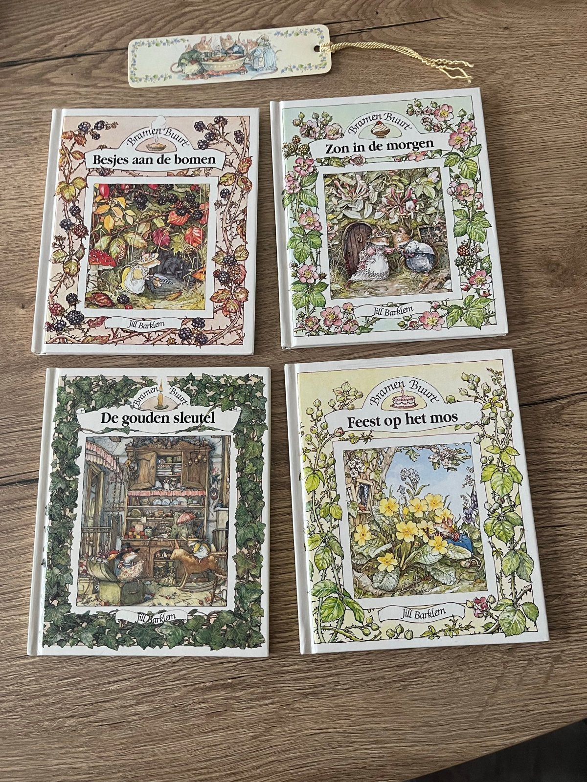 Brambly Hedge Boekjes Set met Boekenlegger - Jill Barklem, Ophalen, Zo goed als nieuw, Sprookjes