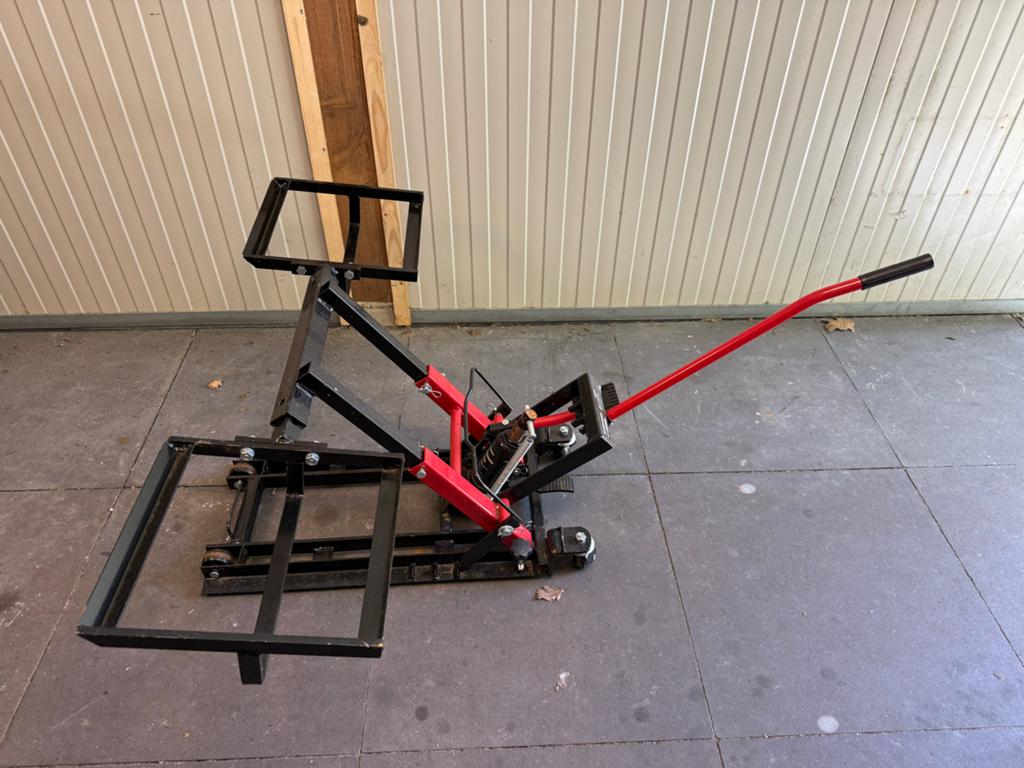 Hydraulische lift voor tuinmachines - onderhoud & veiligheid, Ophalen, Nieuw