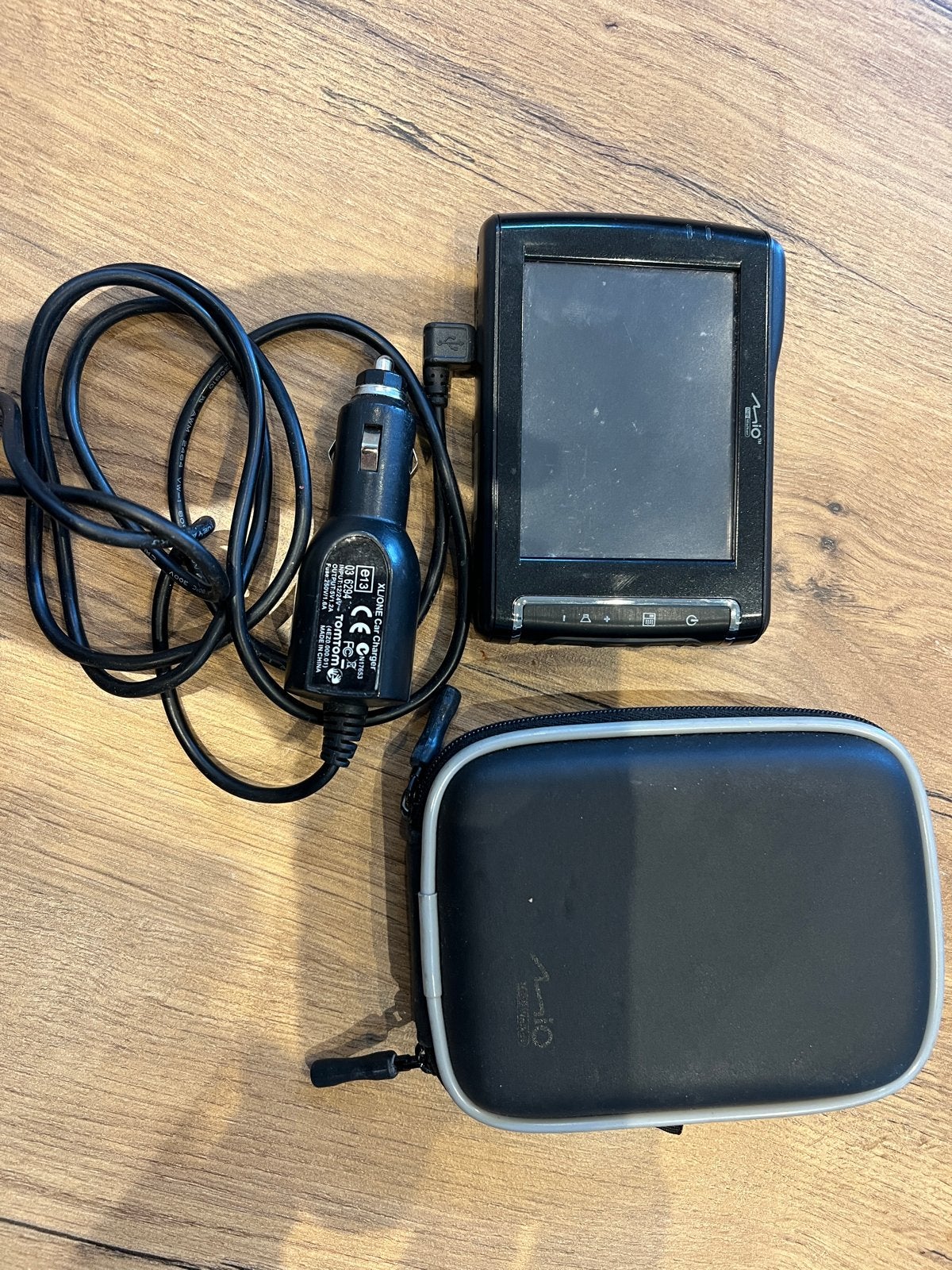 Mio DigiWalker navigatie met autolader en hoesje, Auto diversen, Autonavigatie, Gebruikt, Ophalen of Verzenden