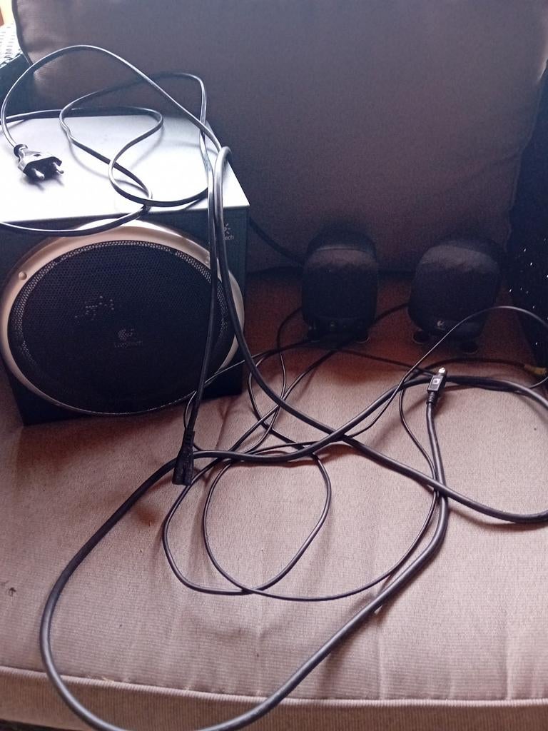 Complete Logitech speakerset met subwoofer voor feestjes, Audio, Tv en Foto, Luidsprekers, Gebruikt, 60 tot 120 watt, Complete surroundset