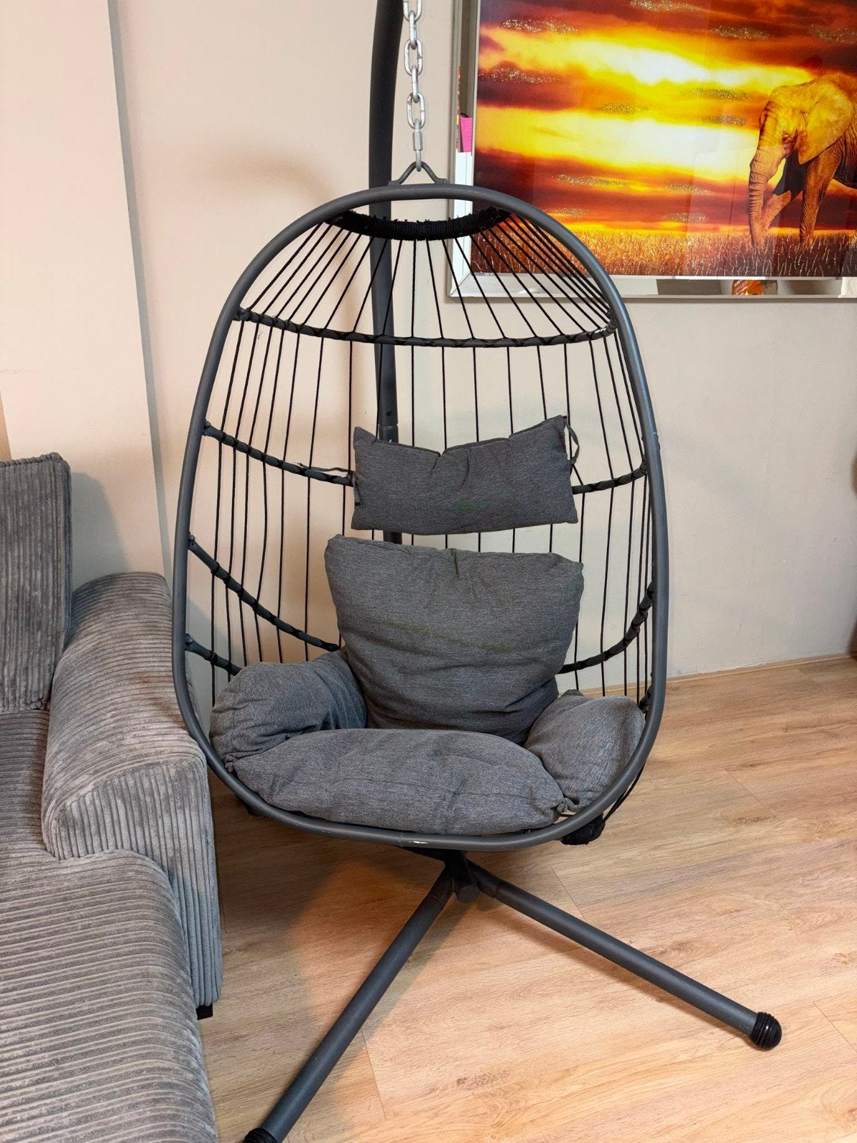 Comfortabele hangstoel met standaard en kussens, Huis en Inrichting, Stoelen, Modern, Lounge, Ophalen of Verzenden, Zo goed als nieuw