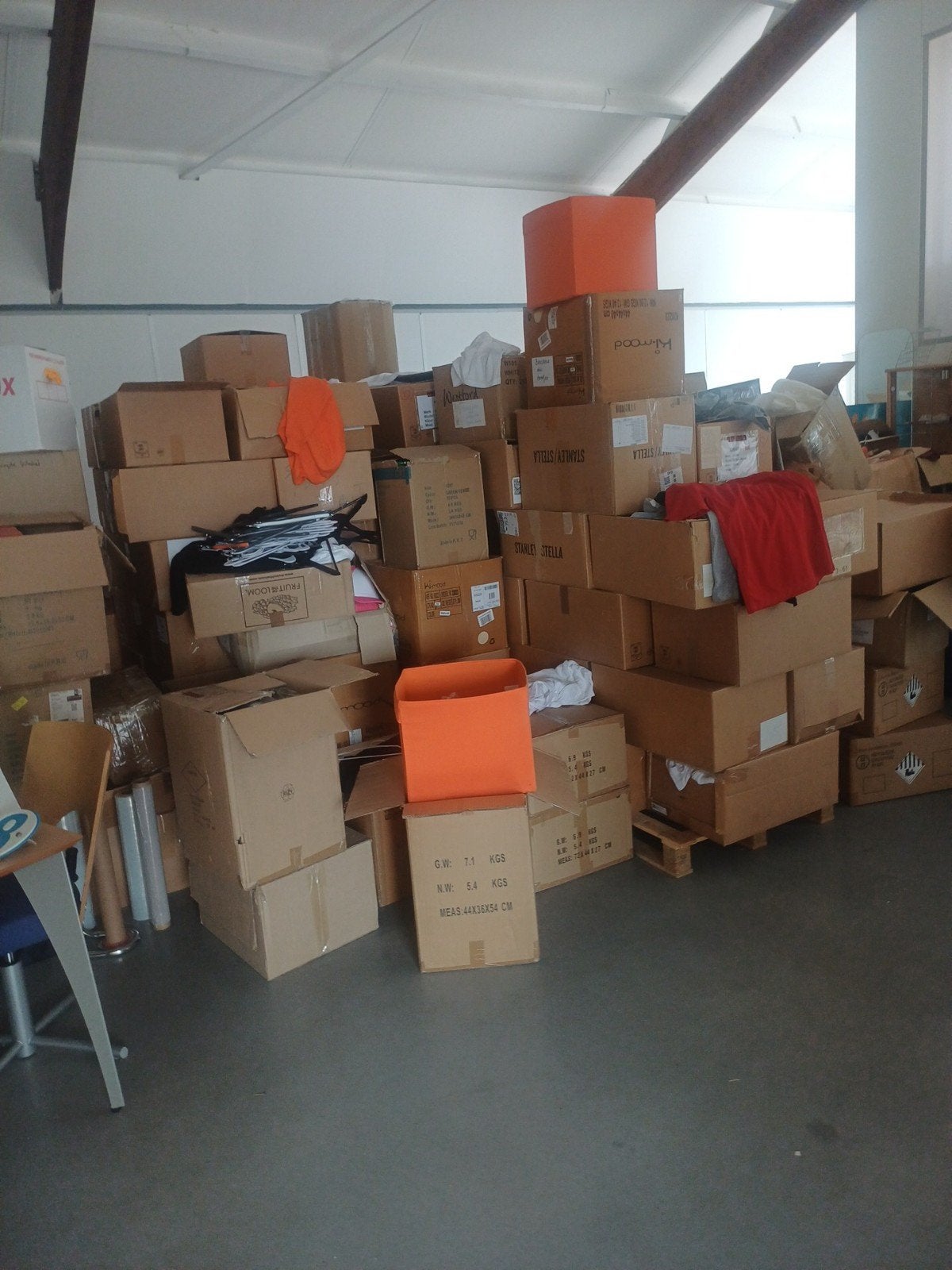 Grote partij kleding en textiel - Ideaal voor wederverkoop, Diverse merken, Ophalen, Nieuw