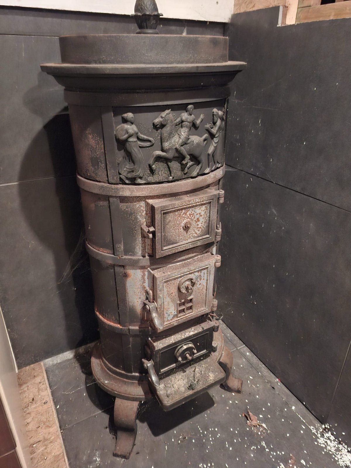 Antieke gietijzeren houtkachel, Ophalen, Gebruikt, Hout, Houtkachel