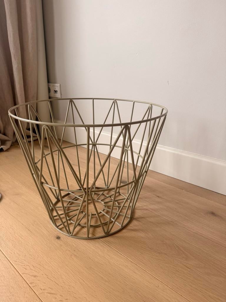 Ferm Living Wire Basket - Stijlvolle opbergmand, Huis en Inrichting, Woonaccessoires | Schalen en Manden, Overige materialen, Mand