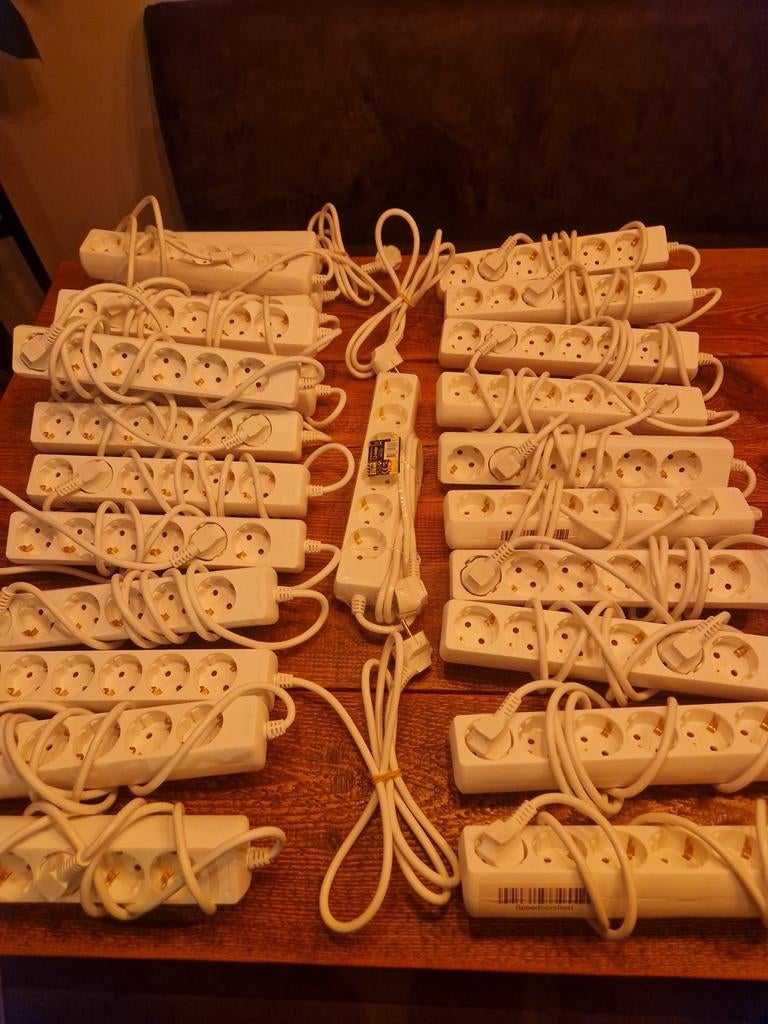 25 x stekkerdoos 6 voudig zonder schakelaar, Doe-het-zelf en Verbouw, Elektra en Kabels, Ophalen of Verzenden, Nieuw