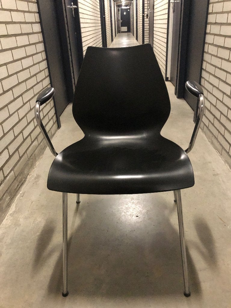 Kartell - Maui stoelen met armleuning + bijpassend tafeltje, Ophalen, Drie, Zwart, Moderne klassiekers