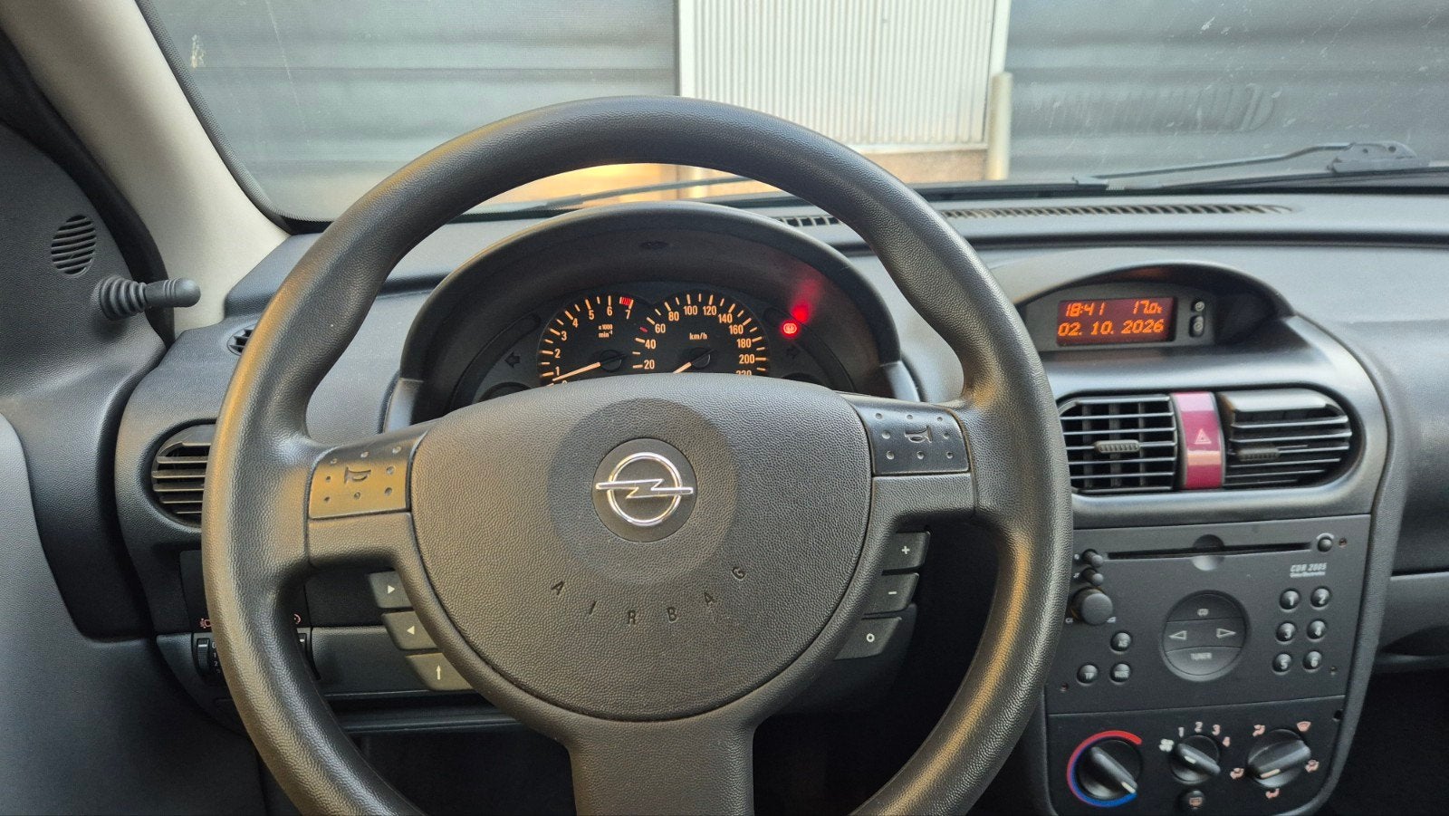Foto 21 van Opel Corsa 1.2 5D AUTOMAAT | NIEUWE APK | DISTRIBUTIE VV