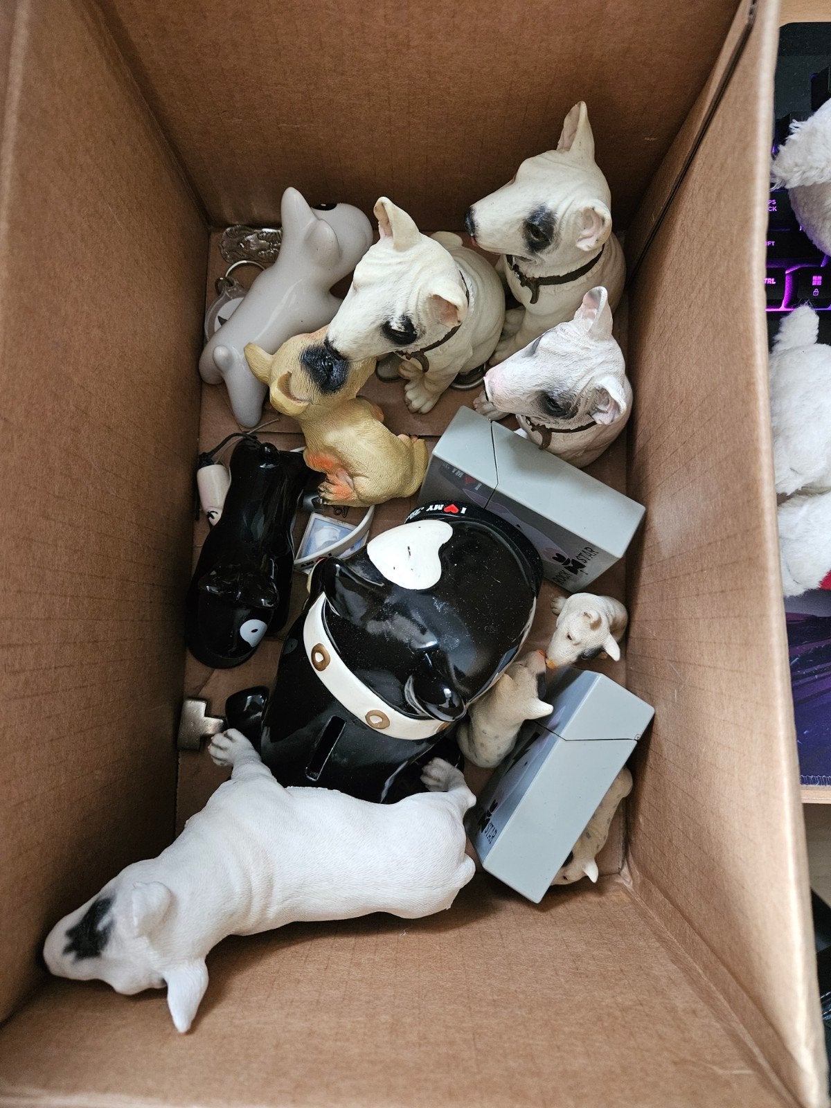diverse bull terrier beeldjes en hebbedingetjes, Ophalen
