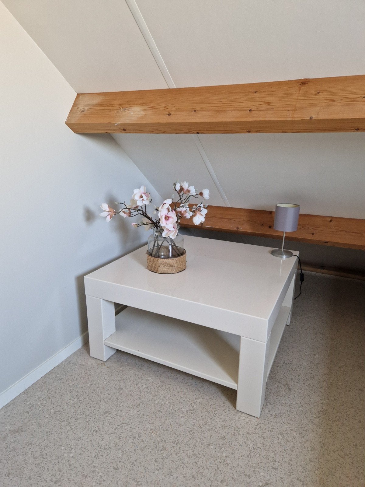Gratis! 2 mooie, nette tafeltjes.  90x 90 en 65x65., Ophalen