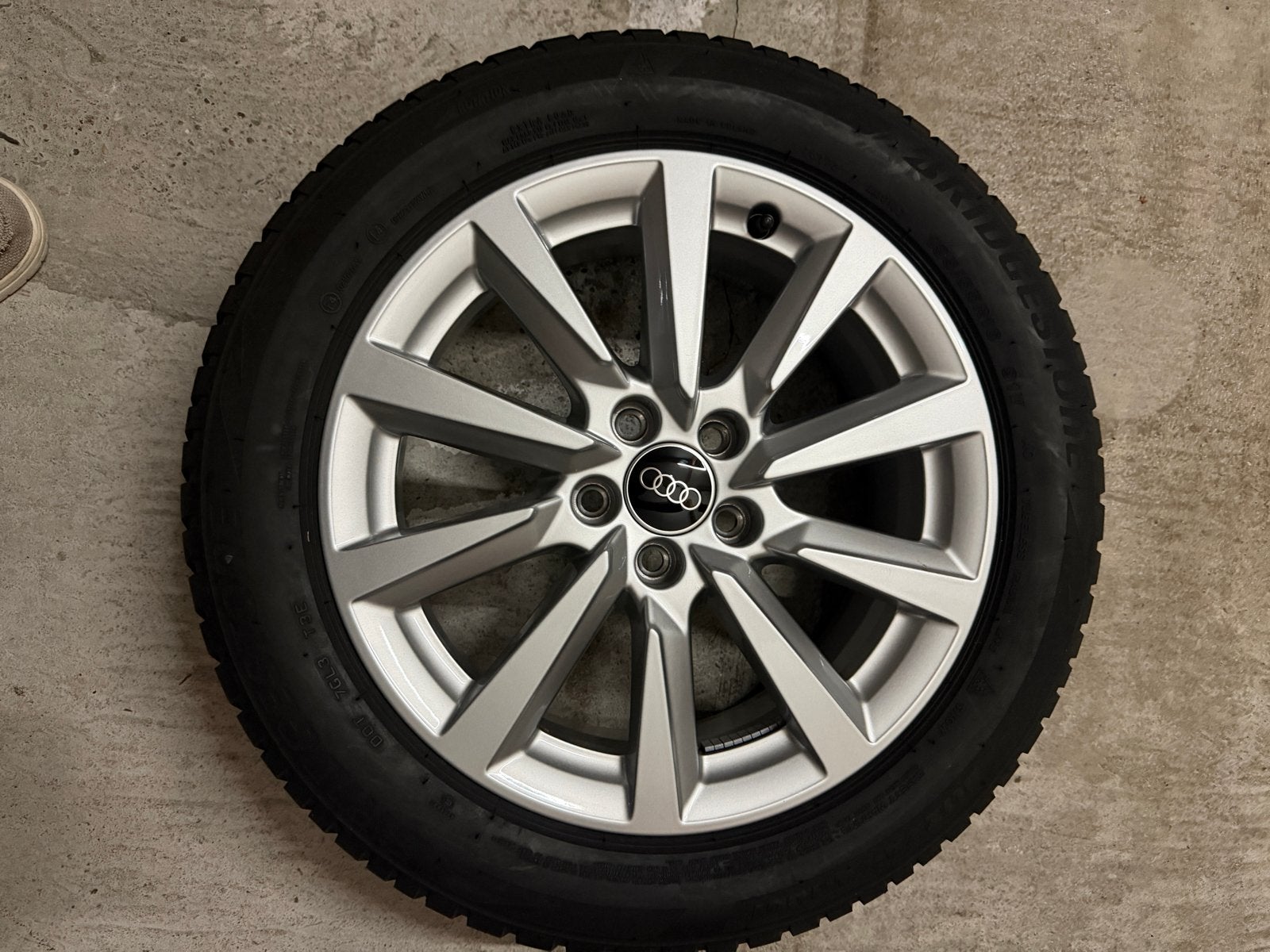 Bridgestone Winterbanden met Originel Velgen voor Audi A1, Auto-onderdelen, Ophalen, Gebruikt, 16 inch, Banden en Velgen