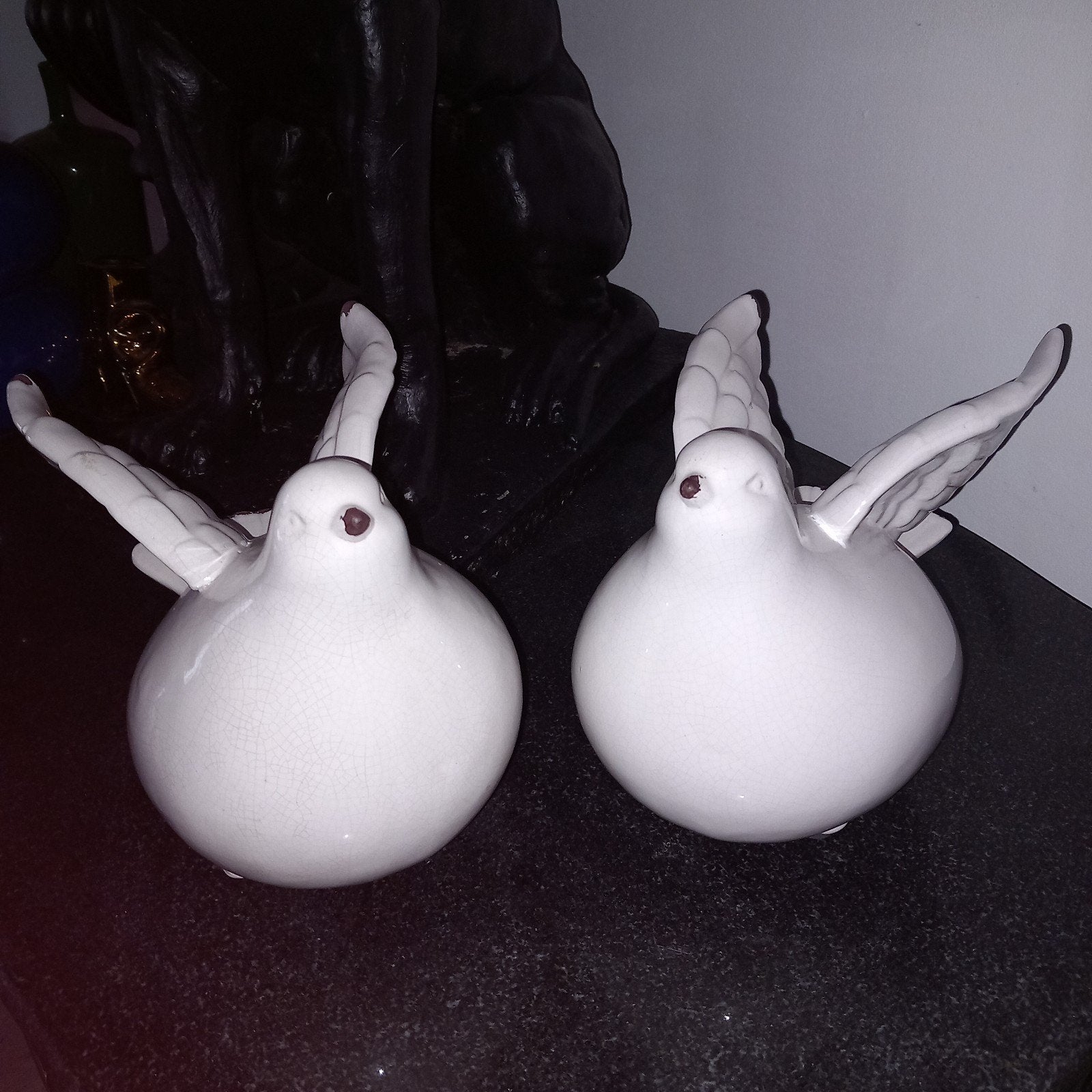 2 Witte Aardewerk Duiven - Nieuw Decoratief, Ophalen of Verzenden, Nieuw, Wit, Steen/keramiek
