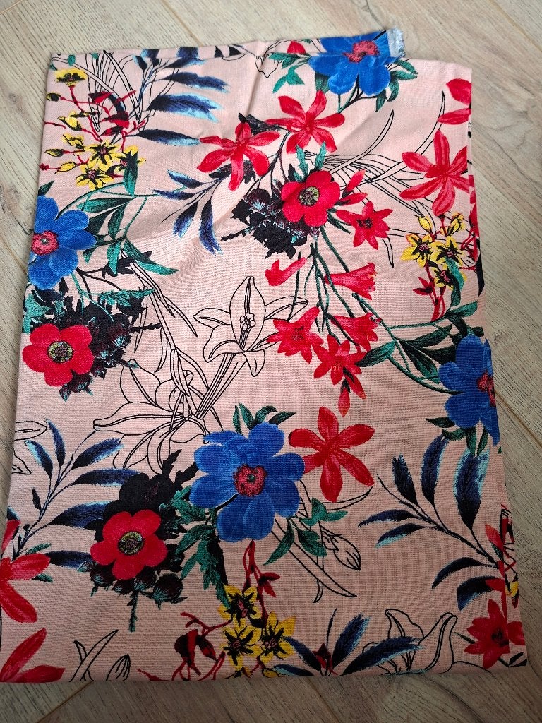 Gebloemde lap stof viscose linnen, Hobby en Vrije tijd, Meerkleurig, 120 cm of meer, Nieuw, Ophalen of Verzenden