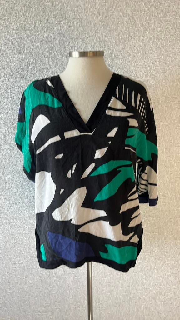 Stills top shirt V-hals met print zwart maat 36-38, Kleding | Dames, Tops, Zwart, Nieuw, Ophalen of Verzenden, Korte mouw