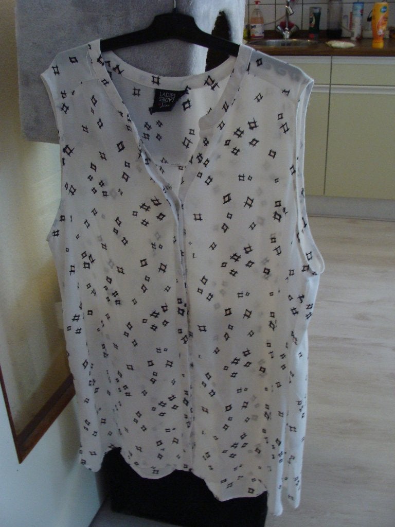 Te koop bloes zonder mauwen wit met zwart merk Ladies + XXL, Ladies +, Wit, Maat 46/48 (XL) of groter, Ophalen of Verzenden
