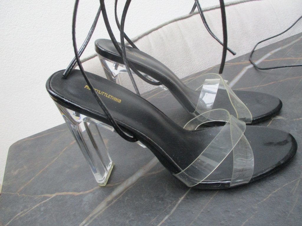 PrettyLittleThing schoenen zwart maat 36 hoge hakken, Zwart, Zo goed als nieuw, PrettyLittleThing, Sandalen of Muiltjes