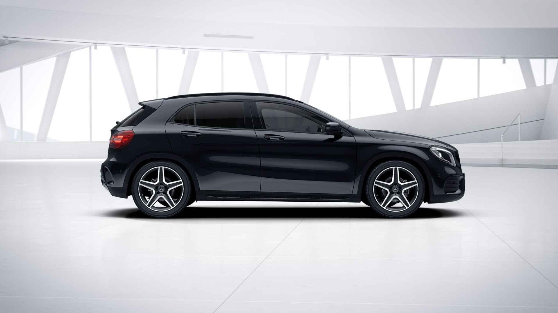 Mercedes-Benz GLA-klasse 180 Business Solution AMG | Panoram, Auto's, Gebruikt, 4 cilinders, 715 kg, Leder en Stof