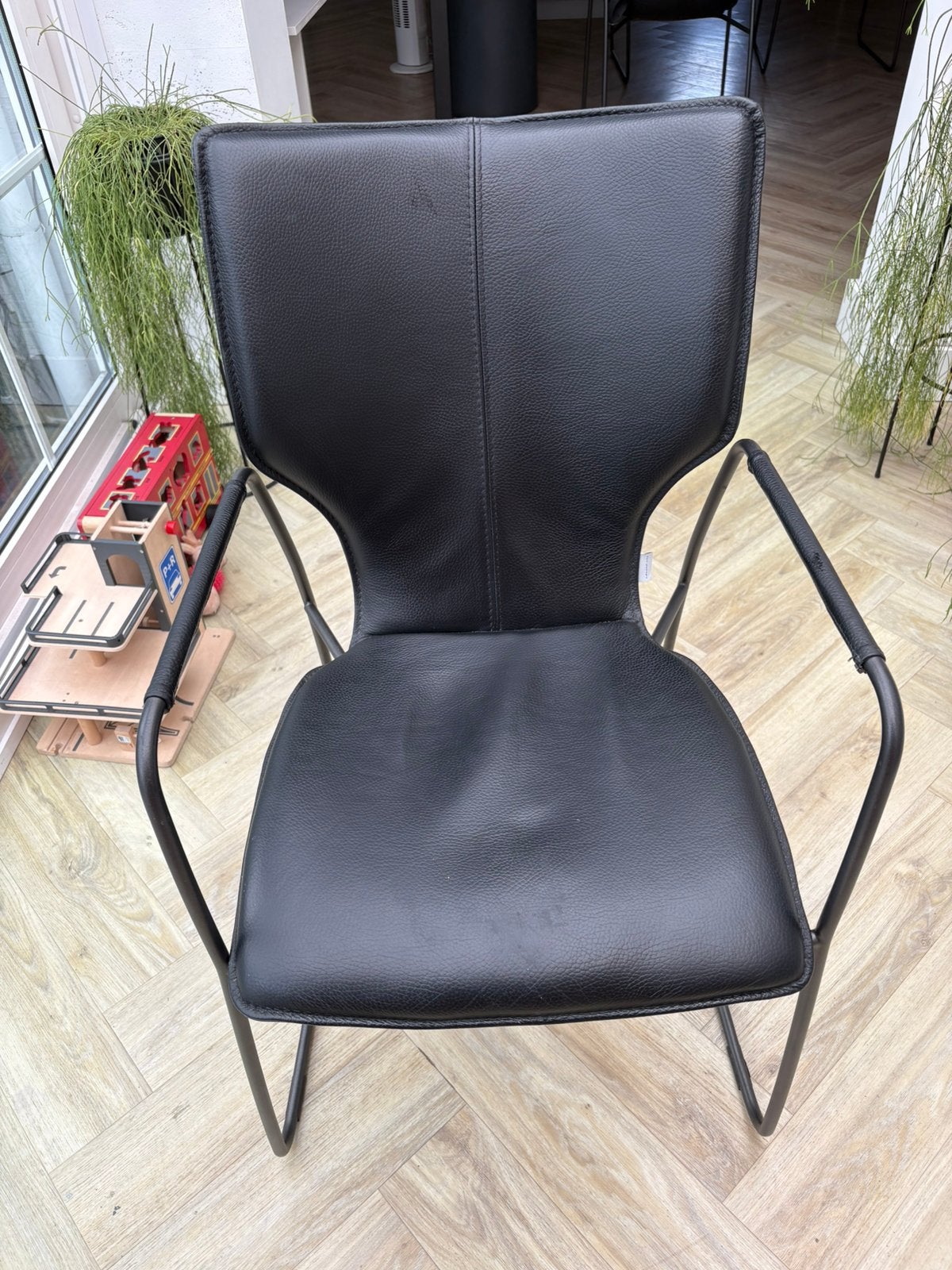 Eetkamerstoelen Bert Plantagie, Huis en Inrichting, Stoelen, Ophalen, Zwart, Leer, Zo goed als nieuw