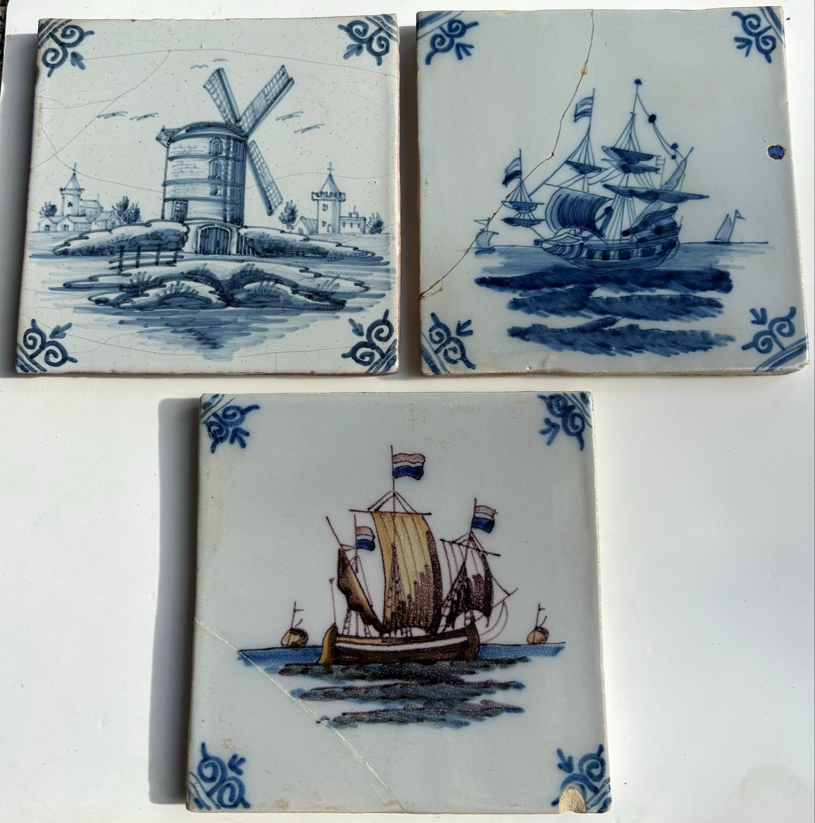 3 Antieke Tegels - Molen en Schepen, Antiek en Kunst, Ophalen of Verzenden