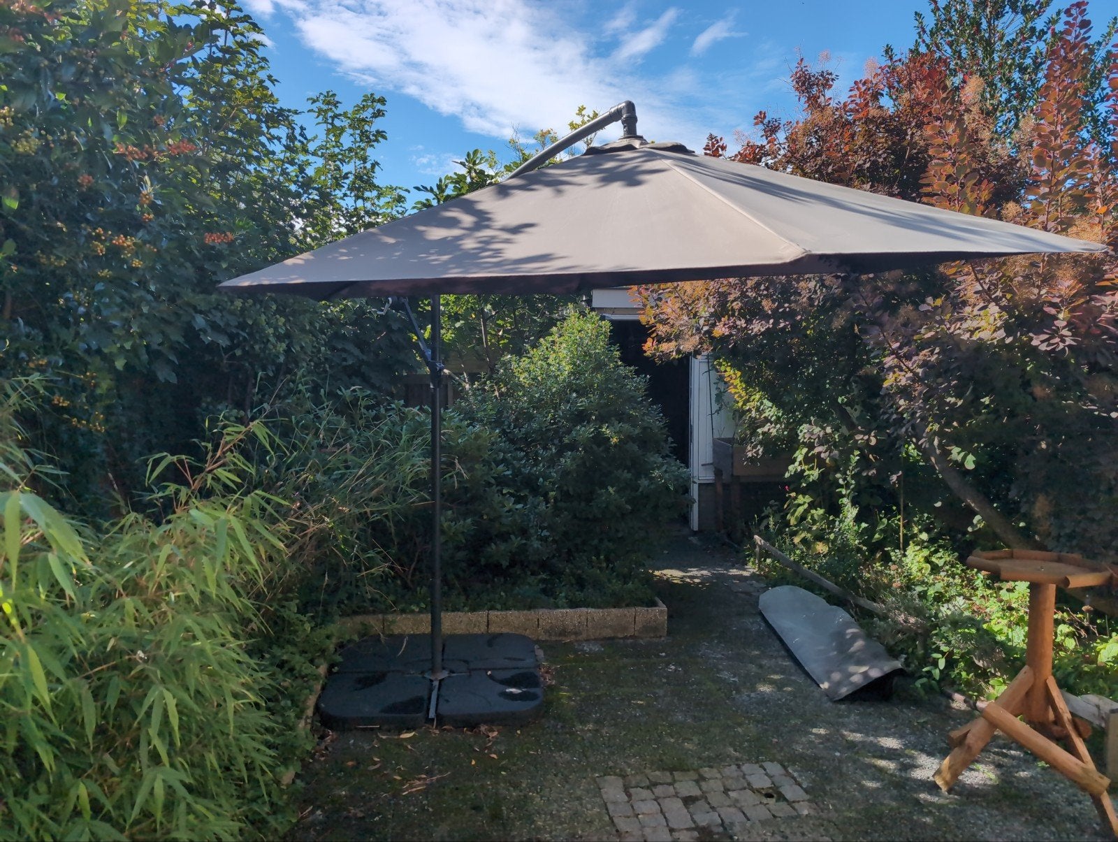 Zweefparasol, grijs met hoesje, Ophalen, Kantelbaar, Gebruikt, 2 tot 3 meter
