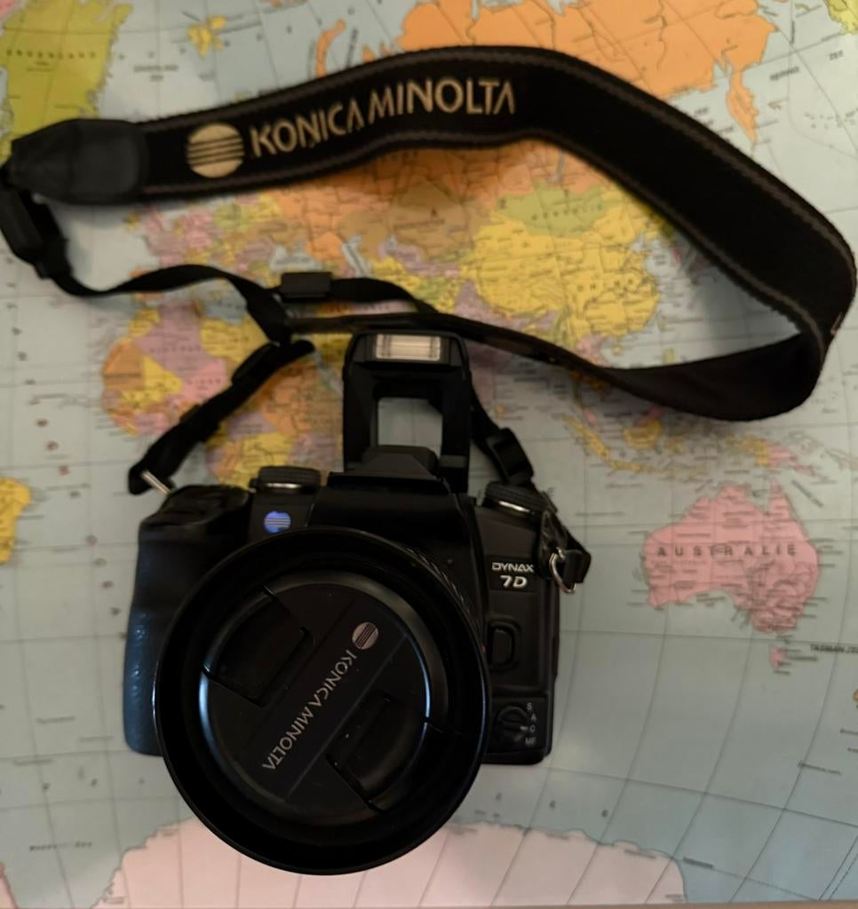 Te koop Konica Minolta D7 met extra lenzen en flitser, Ophalen, Zo goed als nieuw