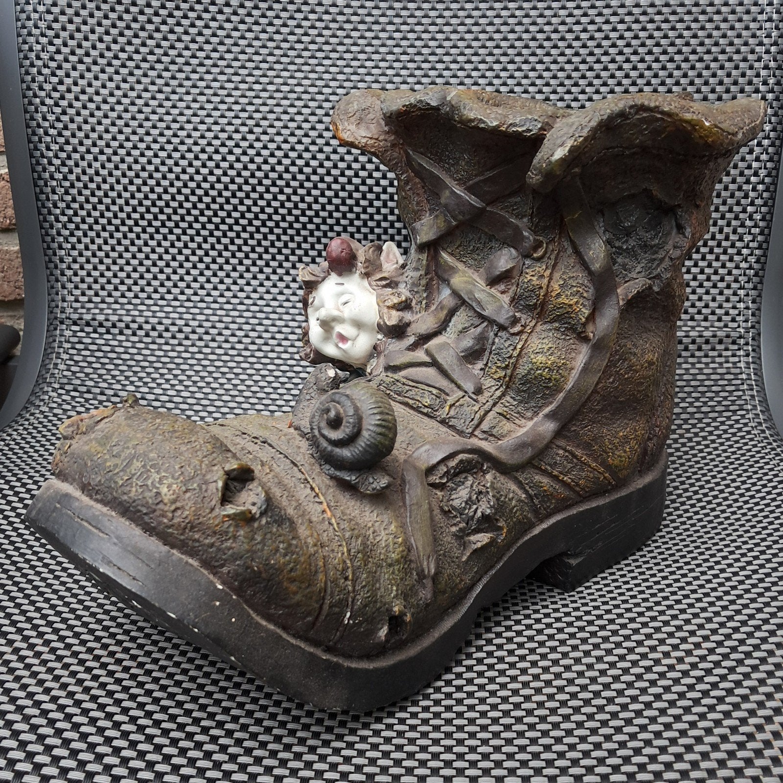 Decoratieve bloempot in de vorm van een oude schoen, Ophalen of Verzenden, Gebruikt
