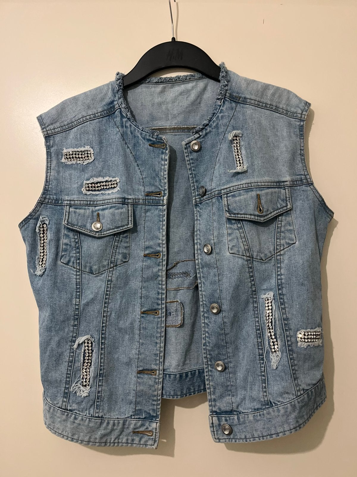 Stoer spijkergilet met studs en scheuren - Maat 36, Ophalen of Verzenden, Zo goed als nieuw, Maat 36 (S), Blauw