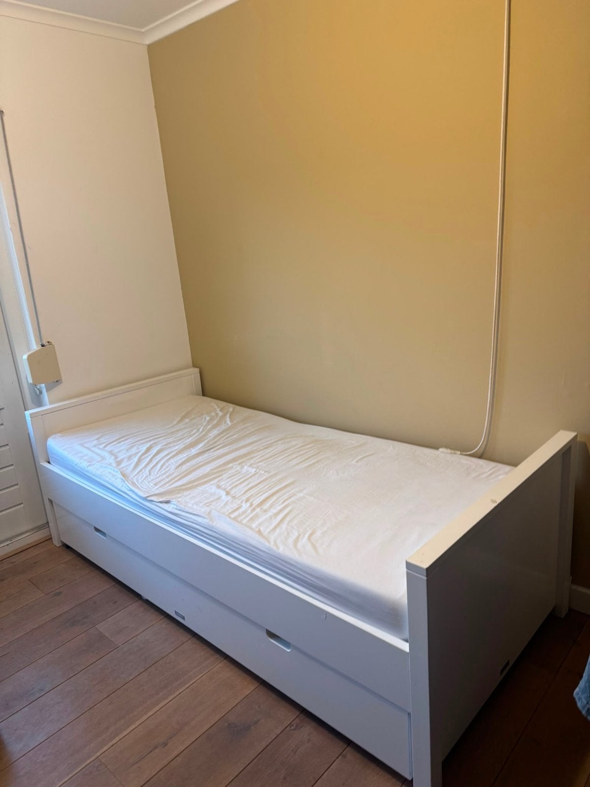 Bobita uitschuifbaar bed met 2e slaapplek,  in goede staat, Ophalen, 90 cm, Eenpersoons, Wit
