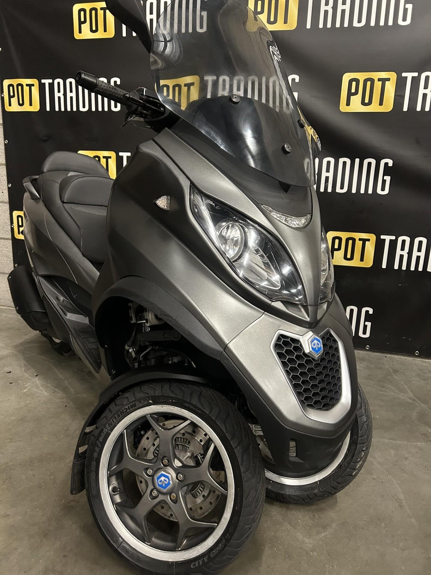 Piaggio MP3 300 Sport 2018 Autorijbewijs 3 mnd garantie, Motoren, Scooter, Bedrijf, Piaggio Vespa B.V., Minervum 7272
4817 ZM  Breda, NL