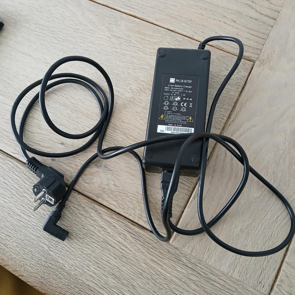 Fiets oplader Vogue 42v 2a Tulpstekker (Phylon XH370/BG370), Ophalen of Verzenden