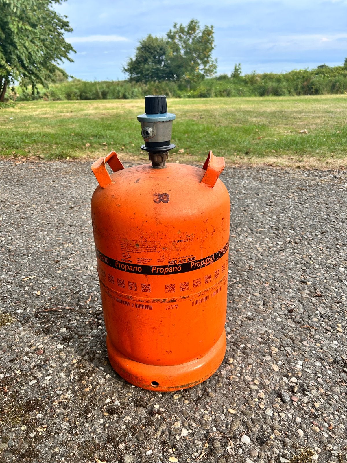 Lege Spaanse gasfles met koppeling, Ophalen, Gebruikt