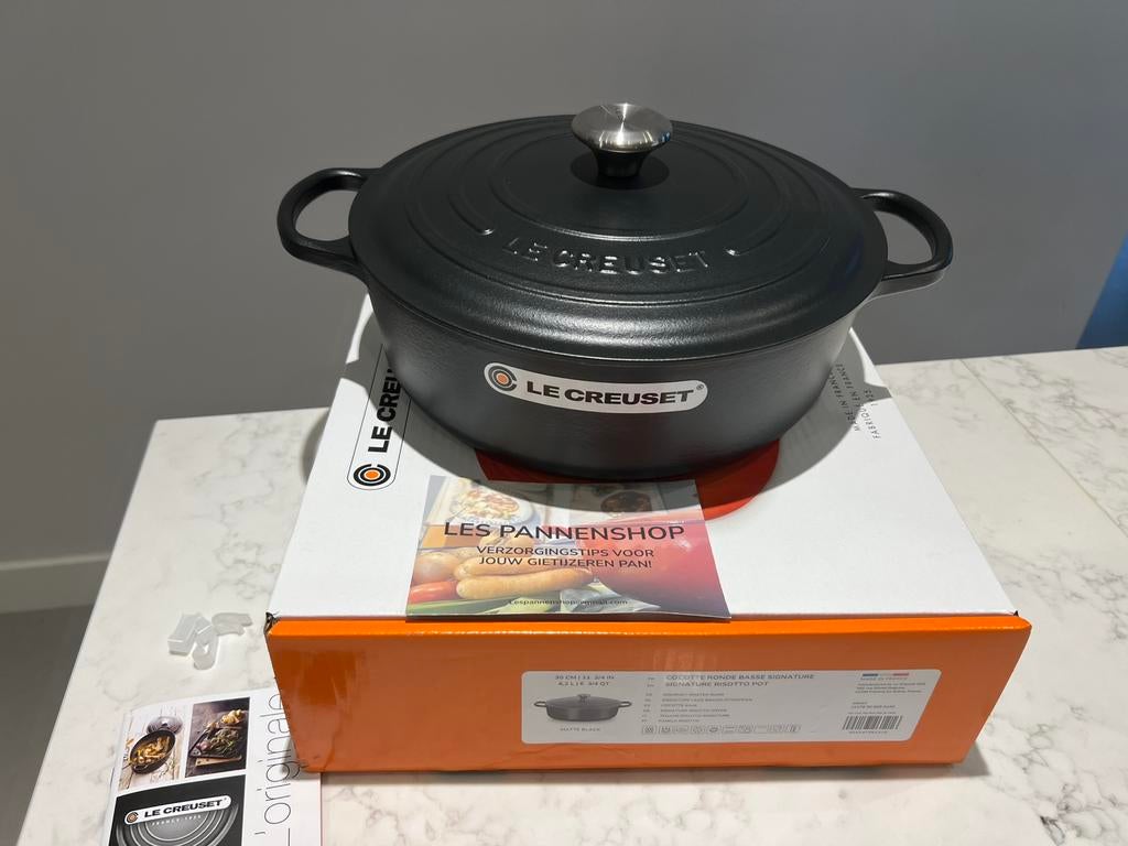 Nieuwe Le Creuset Risotto Pan 30 cm in het stoere mat zwart, Le creuset, Gietijzer, Nieuw, Ophalen of Verzenden