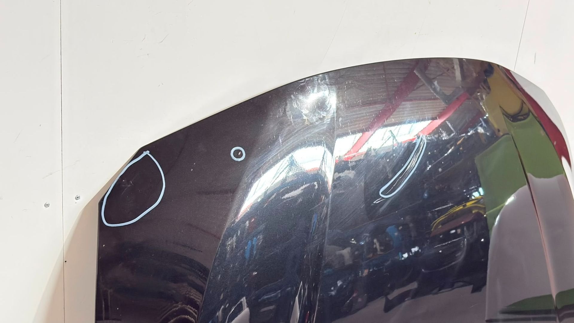 BMW 3-serie F30 F31 motorkap, Petuelring 130
80788  Munich, DE, Gebruikt, Voor, Info@bmw.de