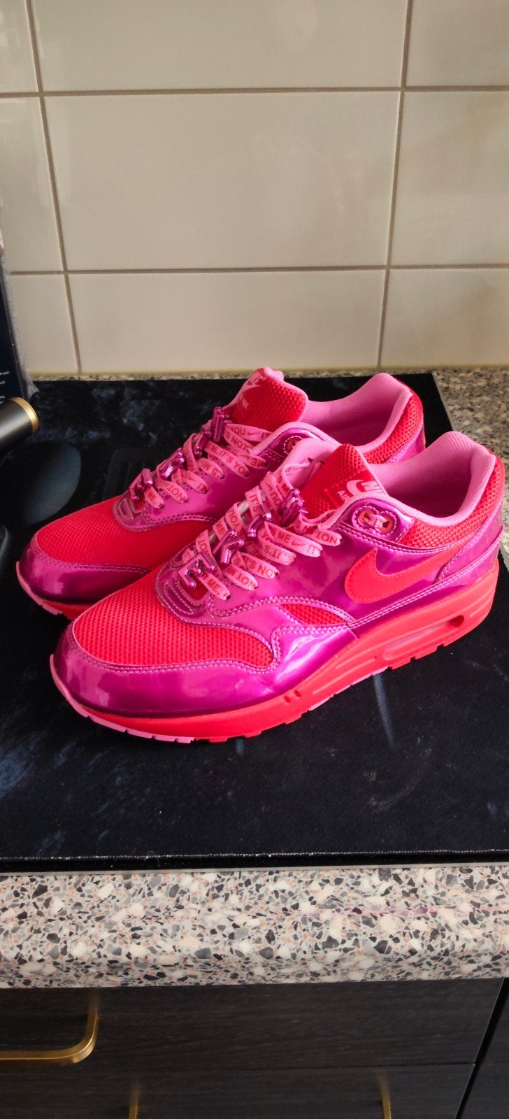 Nieuwe Nike air max 1 prm Valentine day mt 43, Ophalen of Verzenden, Nieuw, Roze, Sneakers of Gympen