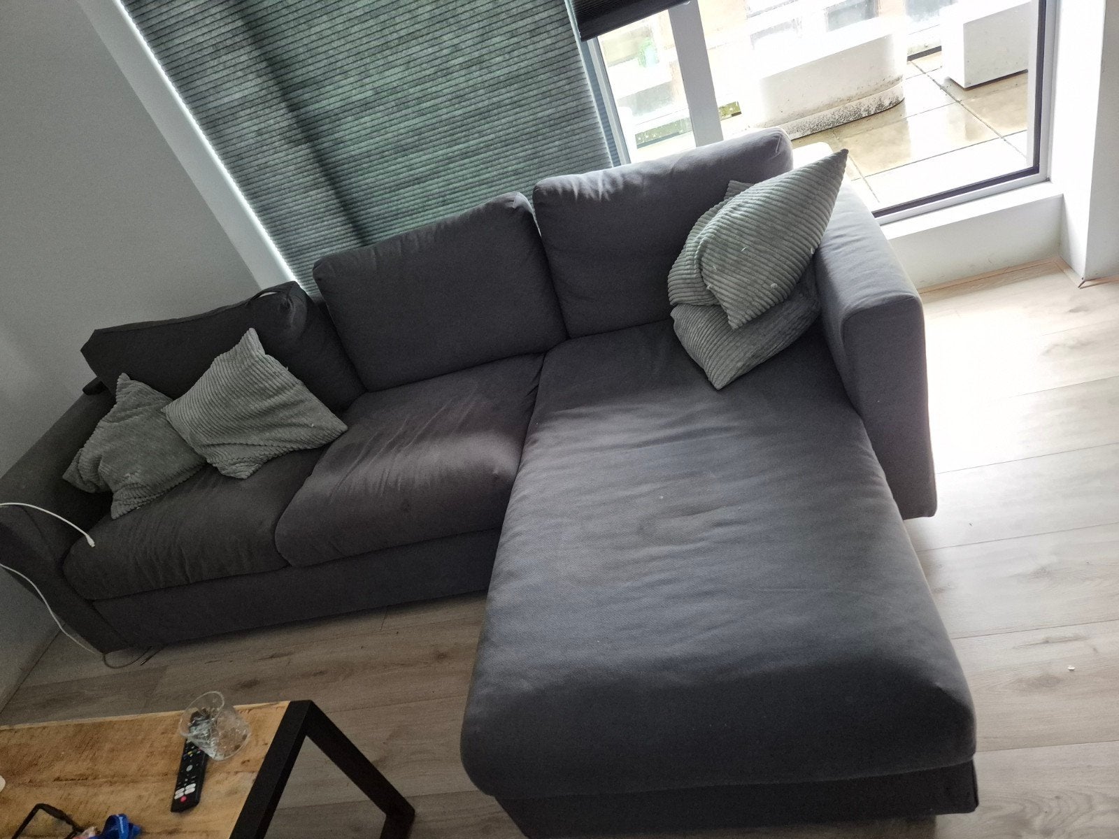 Hoekbank met vlekken, hoezen vervangbaar via IKEA, Huis en Inrichting, Ophalen, 250 tot 300 cm, Gebruikt, Hoekbank