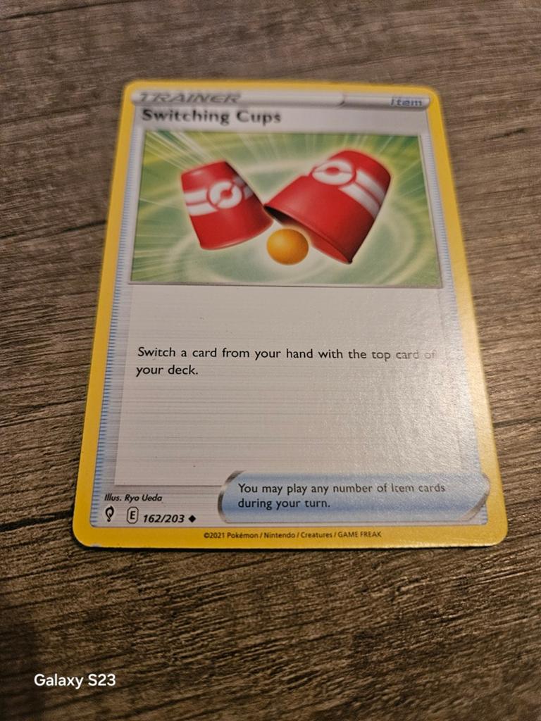 Trainer switching cups pokemon kaart, Ophalen of Verzenden, Gebruikt, Losse kaart