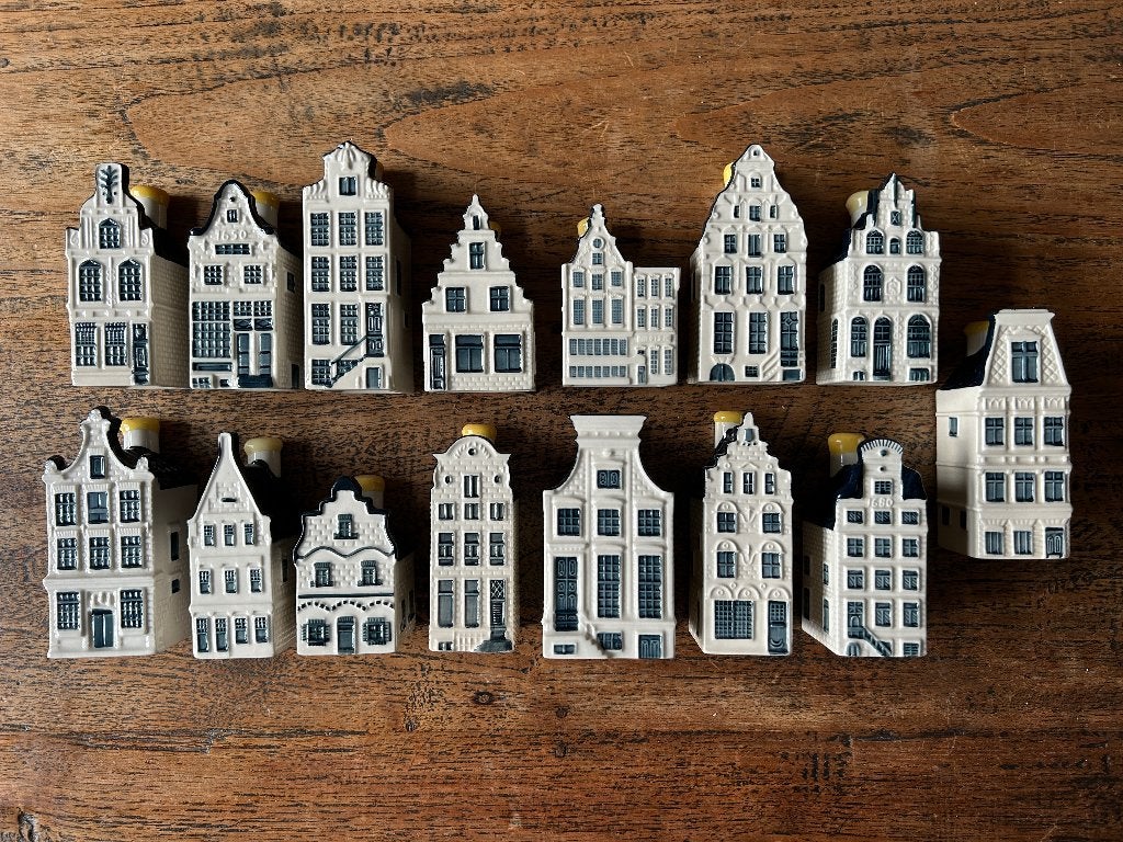 15 KLM huisjes (met o.a. nummers 1, 80 en 88), Verzamelen, KLM Huisjes, Ophalen of Verzenden, Zo goed als nieuw, 1 t/m 20, Gevuld