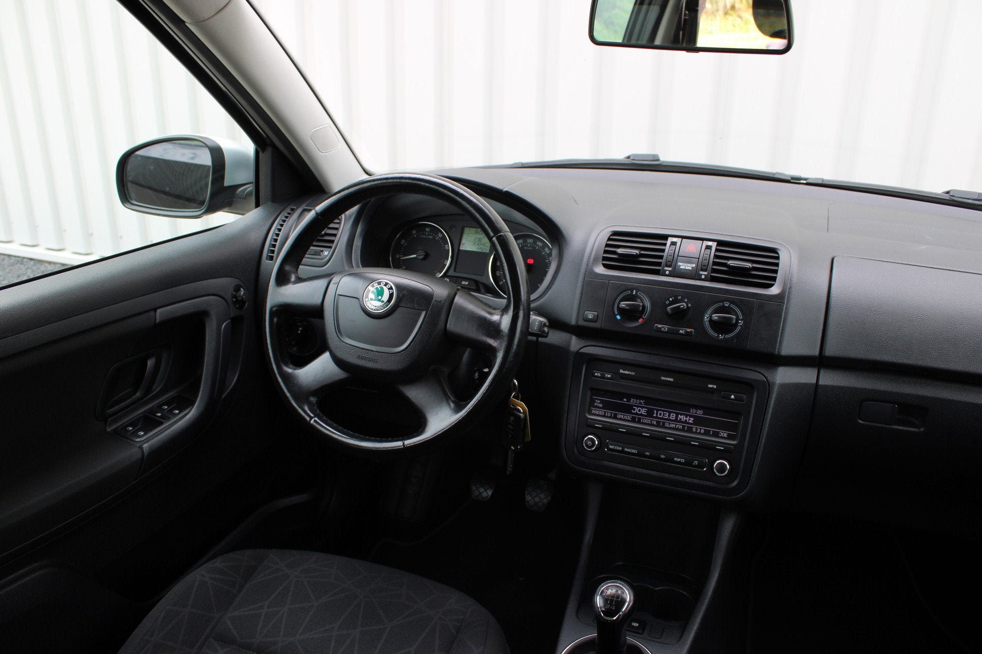 Skoda Fabia 1.2 TSI Tour | Cruise control | Airco | Radio |, Auto's, Voorwielaandrijving, Euro 5, Zwart, 4 cilinders