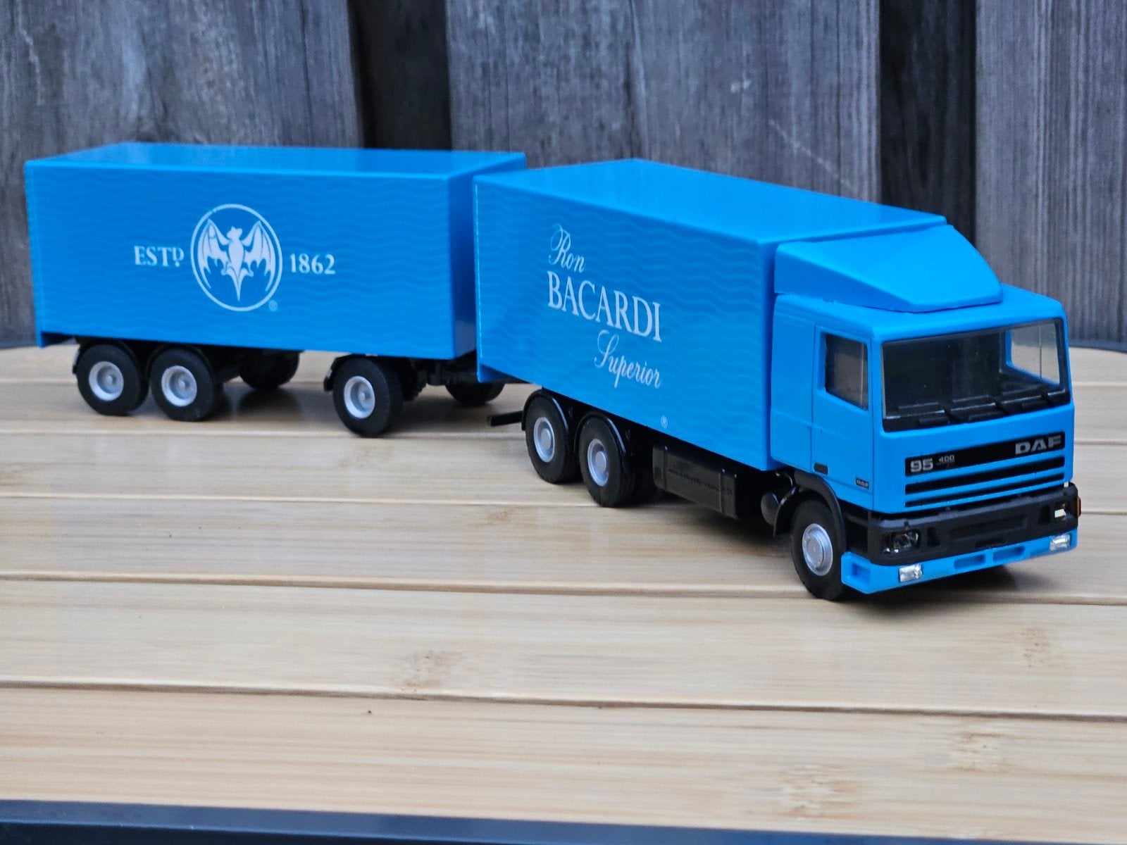 Lioncar Daf 95 Bacardi combi aanhanger 1:50 metaal, Ophalen of Verzenden, Zo goed als nieuw, Bus of Vrachtwagen, Lion Toys