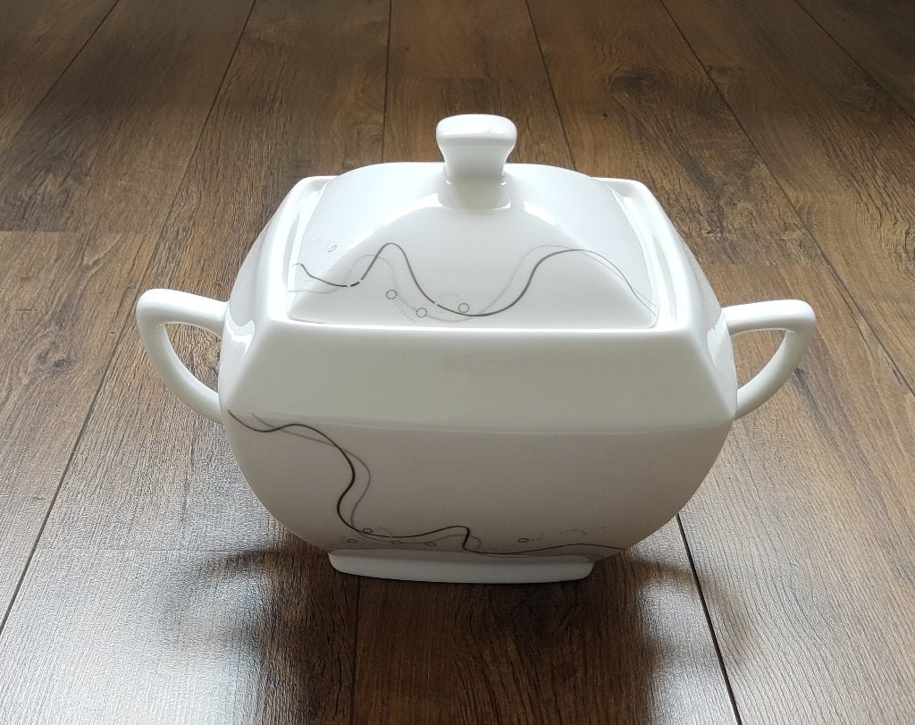 Soep Terrine Porselein, Huis en Inrichting, Keuken | Servies, Overige typen, Ophalen of Verzenden, Zo goed als nieuw, Overige stijlen