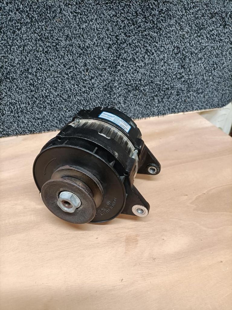 Scheeps Dynamo 12 volt 90Amp, Ophalen of Verzenden, Zo goed als nieuw, Motor en Techniek