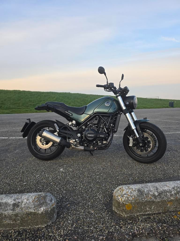 Benelli Leoncino 500 - 3500KM - Bouwjaar December 2024, Particulier, Meer dan 35 kW, Minimaal motorrijbewijs A2, Handgeschakeld