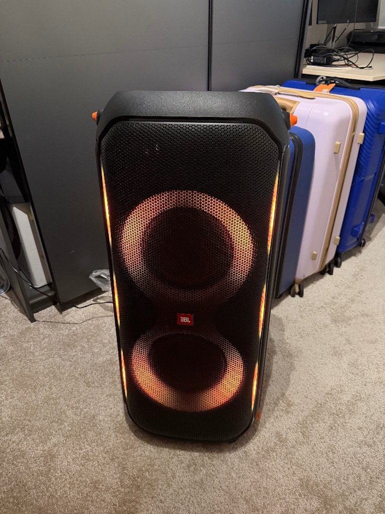 JBL partybox 710 + microfoons