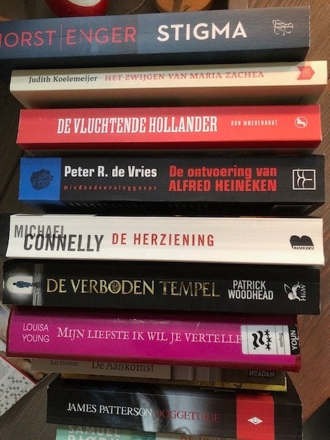 Gratis af te halen; een stapel boeken, Boeken, Ophalen, Gelezen, Overige